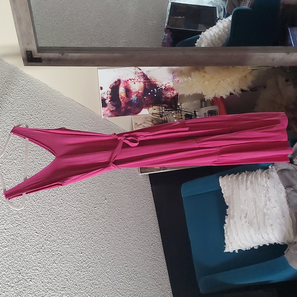 3for20🤍 Gorgeous stretchy Pink dress with unique tiered ruffled skirt